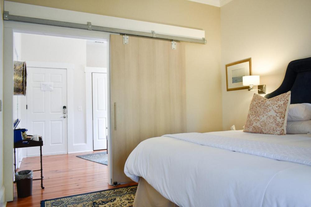Sparrow Grove Manor Monroe Pokój zdjęcie